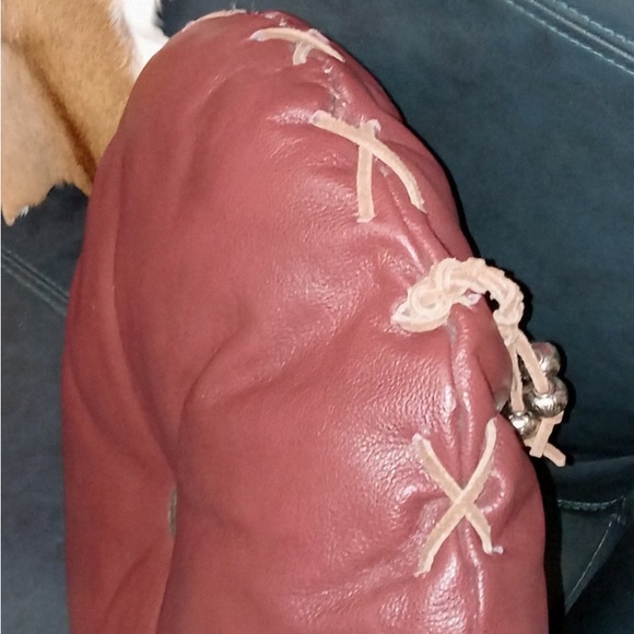 Elegant Rust Brown Round Genuine Leather Cushion - Picture 3 of 3